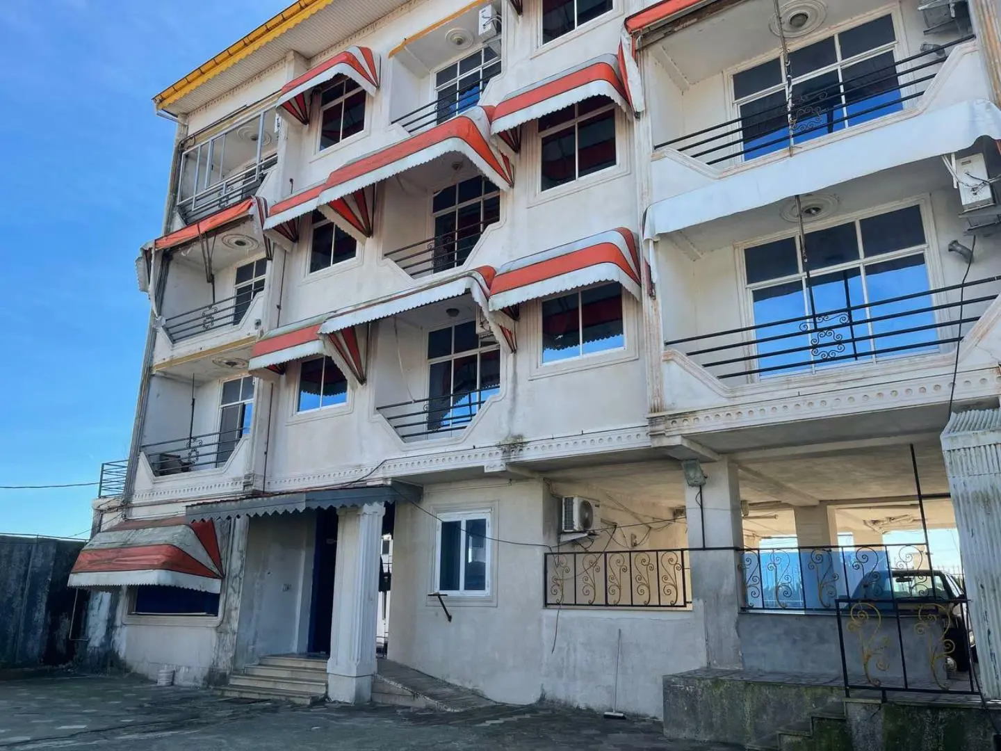 هتل آپارتمان امیران بندر انزلی