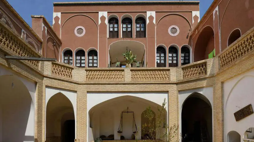 اقامتگاه سنتی صادقی کاشان