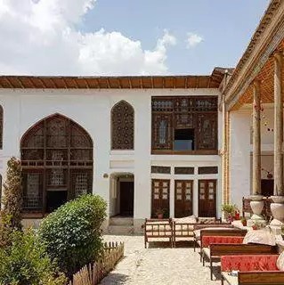 هتل سنتی چالشتر شهرکرد