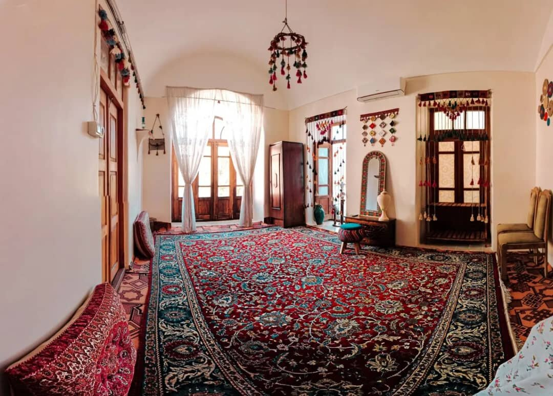 اقامتگاه بومگردی عمارت ساعتی تفت