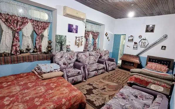 اقامتگاه بومگردی گل یخ شفت