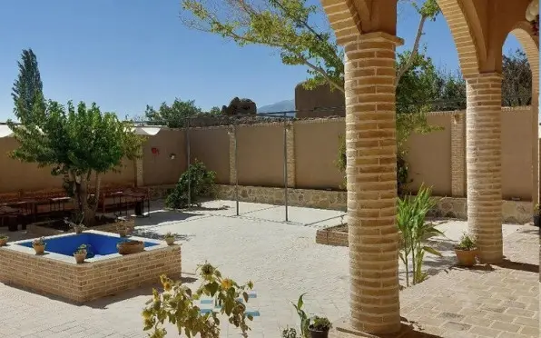 اقامتگاه بومگردی عمارت مهاجر خرقان بسطام