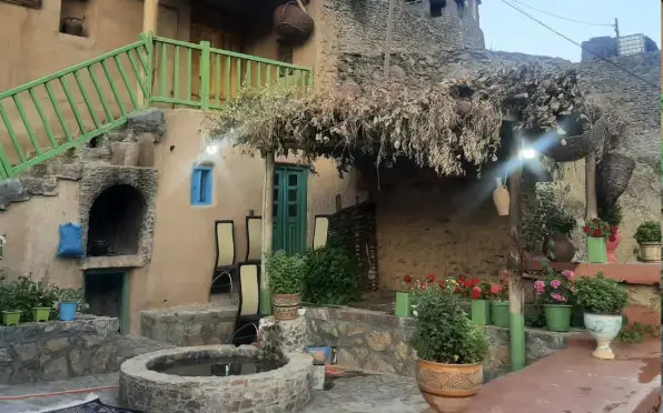 اقامتگاه بومگردی تاو سنندج