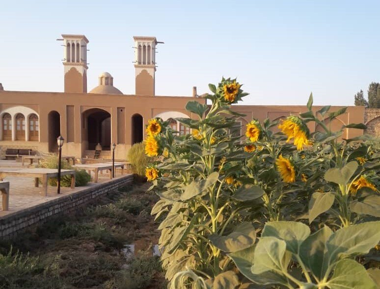 اقامتگاه بومگردی خانه باغ شاکر آران و بیدگل