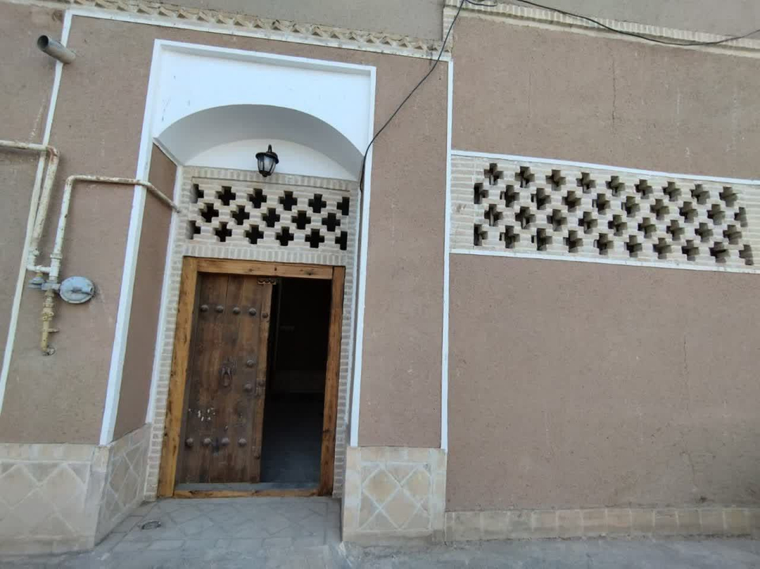 اقامتگاه بومگردی عمارت شاباز ورزنه