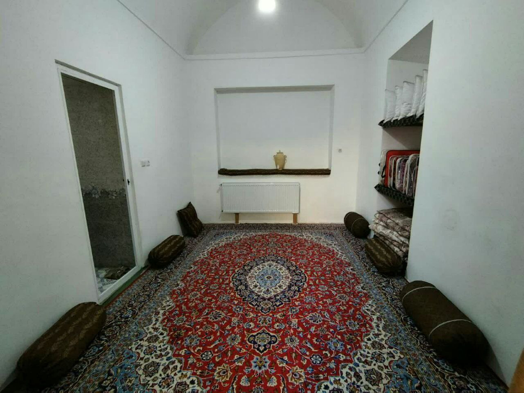 اقامتگاه بومگردی عمارت شاباز ورزنه