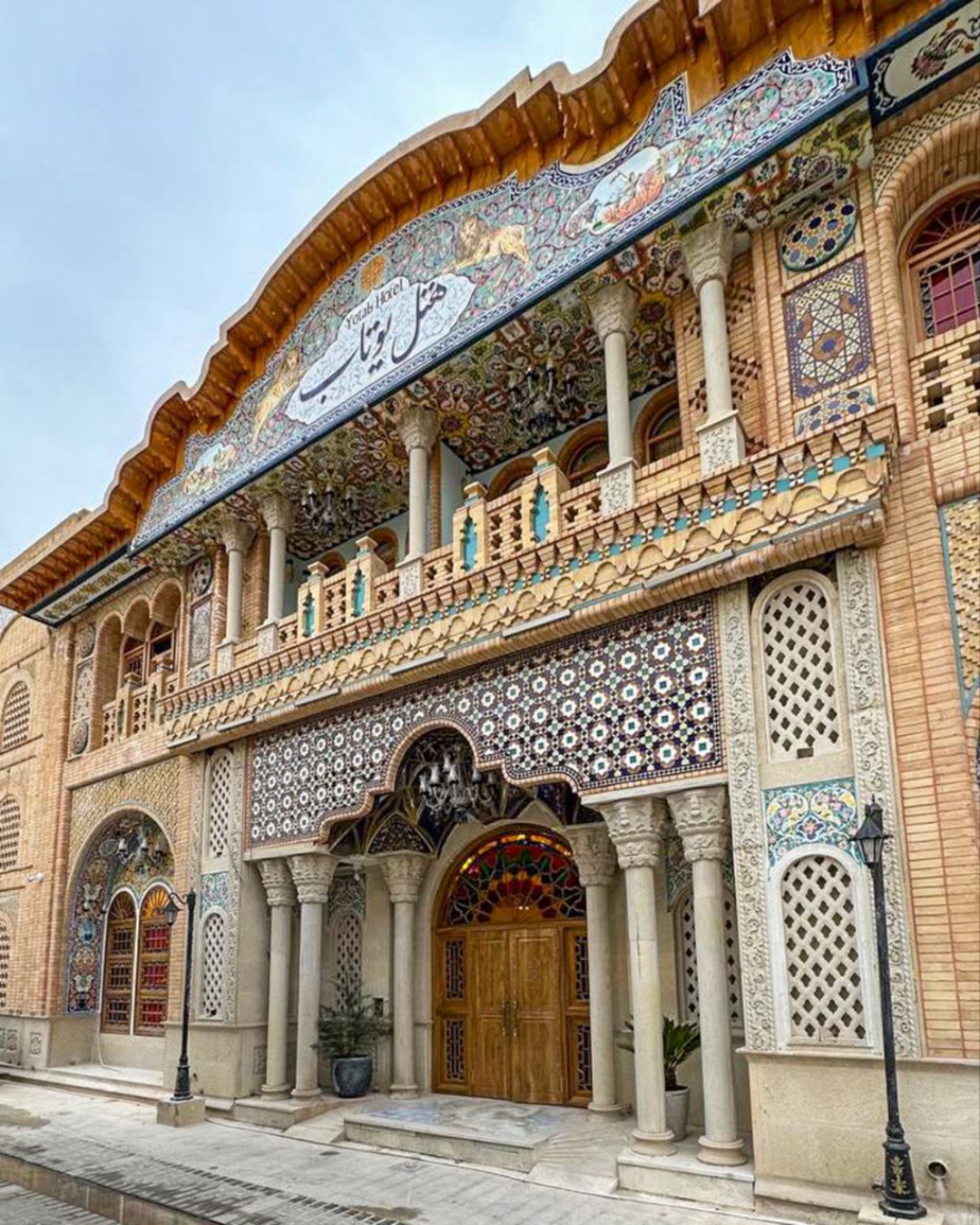 هتل یوتاب شیراز نمای بیرونی