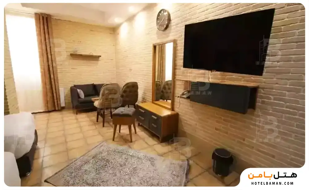 اتاق اقامتگاه سنتی هفت دری شیراز