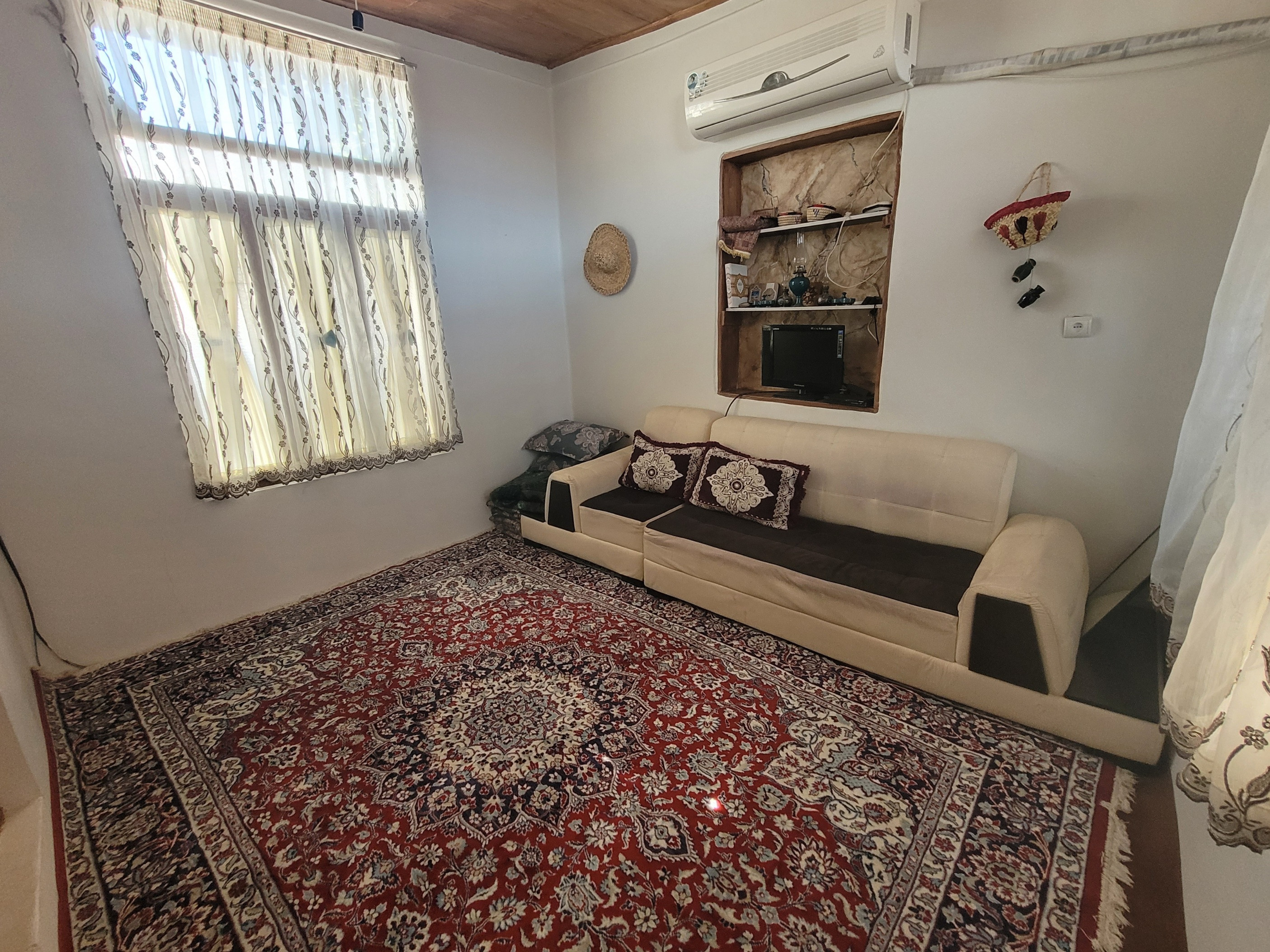 اقامتگاه بومگردی روجا بندرگز