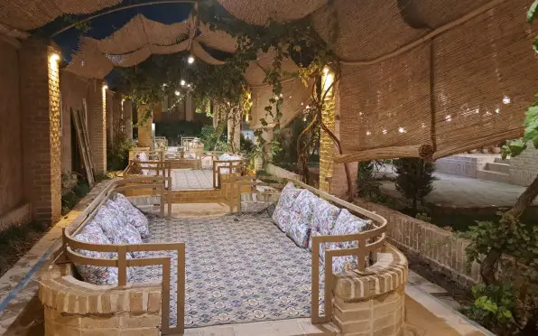 اقامتگاه بومگردی طرفه سپیدار سیرجان