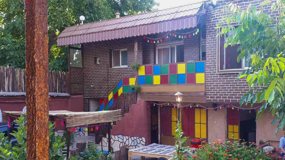 اقامتگاه بومگردی باوینه فارسان