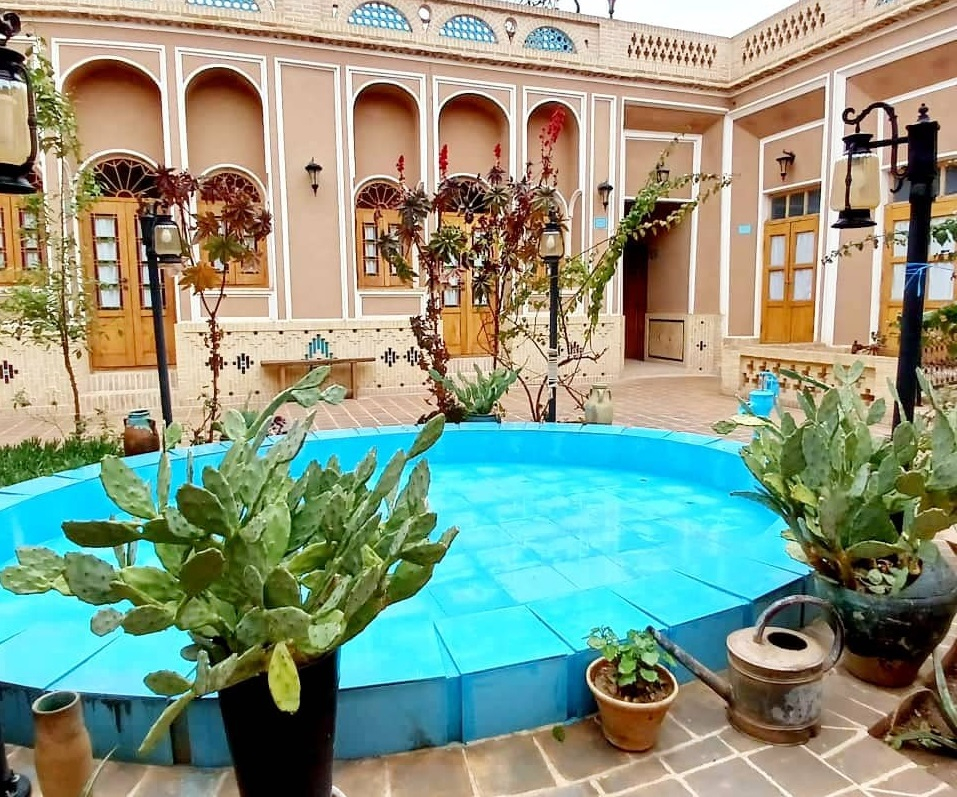 اقامتگاه سنتی آلما یزد