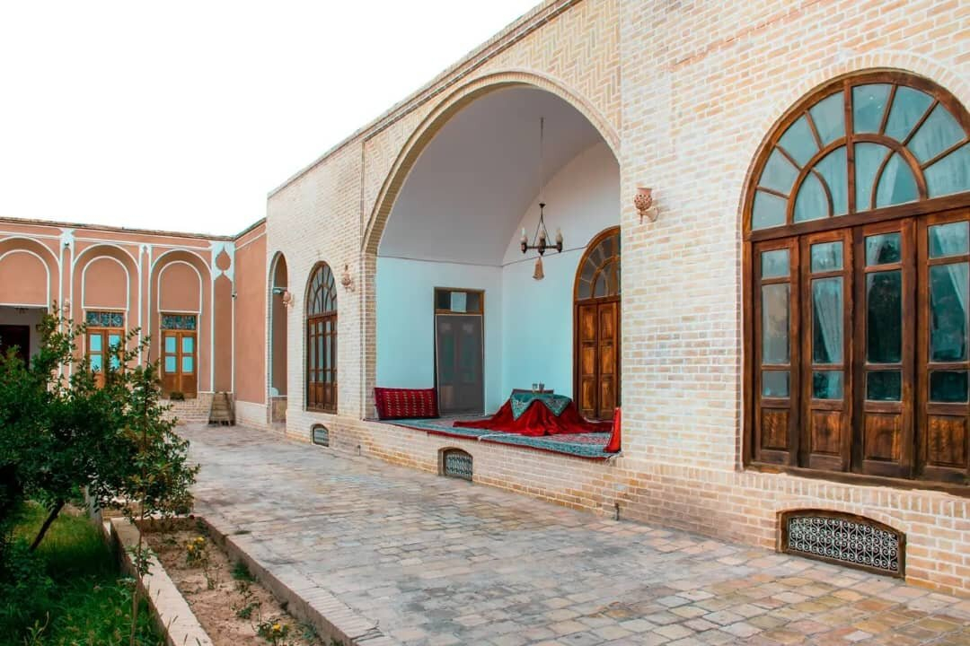 اقامتگاه بومگردی عمارت ساعتی تفت