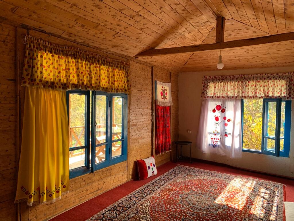 اقامتگاه بومگردی آوش بندرگز