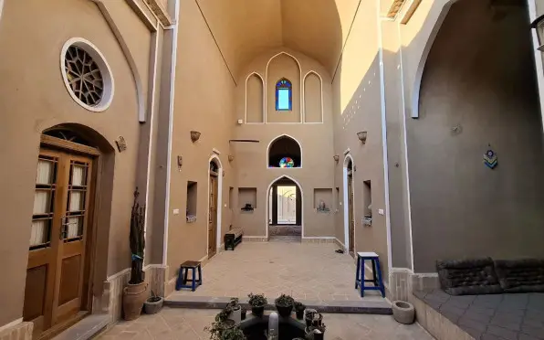 اقامتگاه بومگردی استاد حسین اردکانی