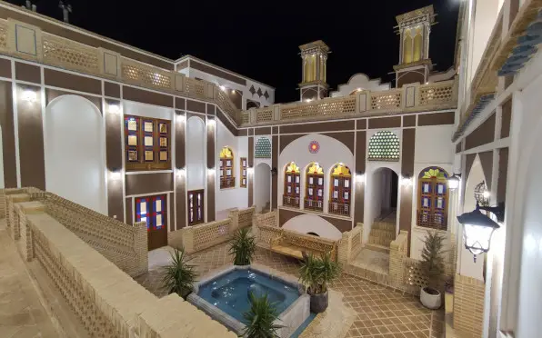 اقامتگاه سنتی عمارت شمسه آران و بیدگل