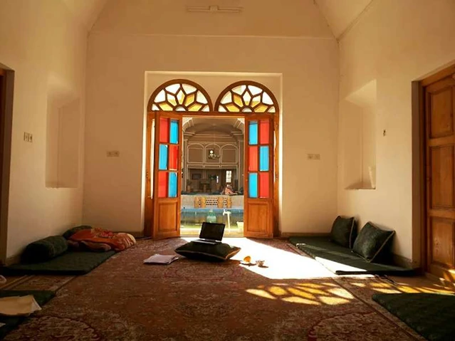 اقامتگاه بومگردی عطار میبد