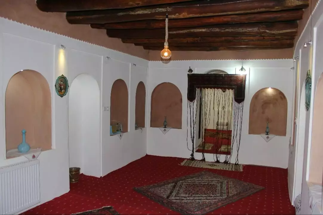 اقامتگاه سنتی سرای ایل سنگسر مهدی‌شهر