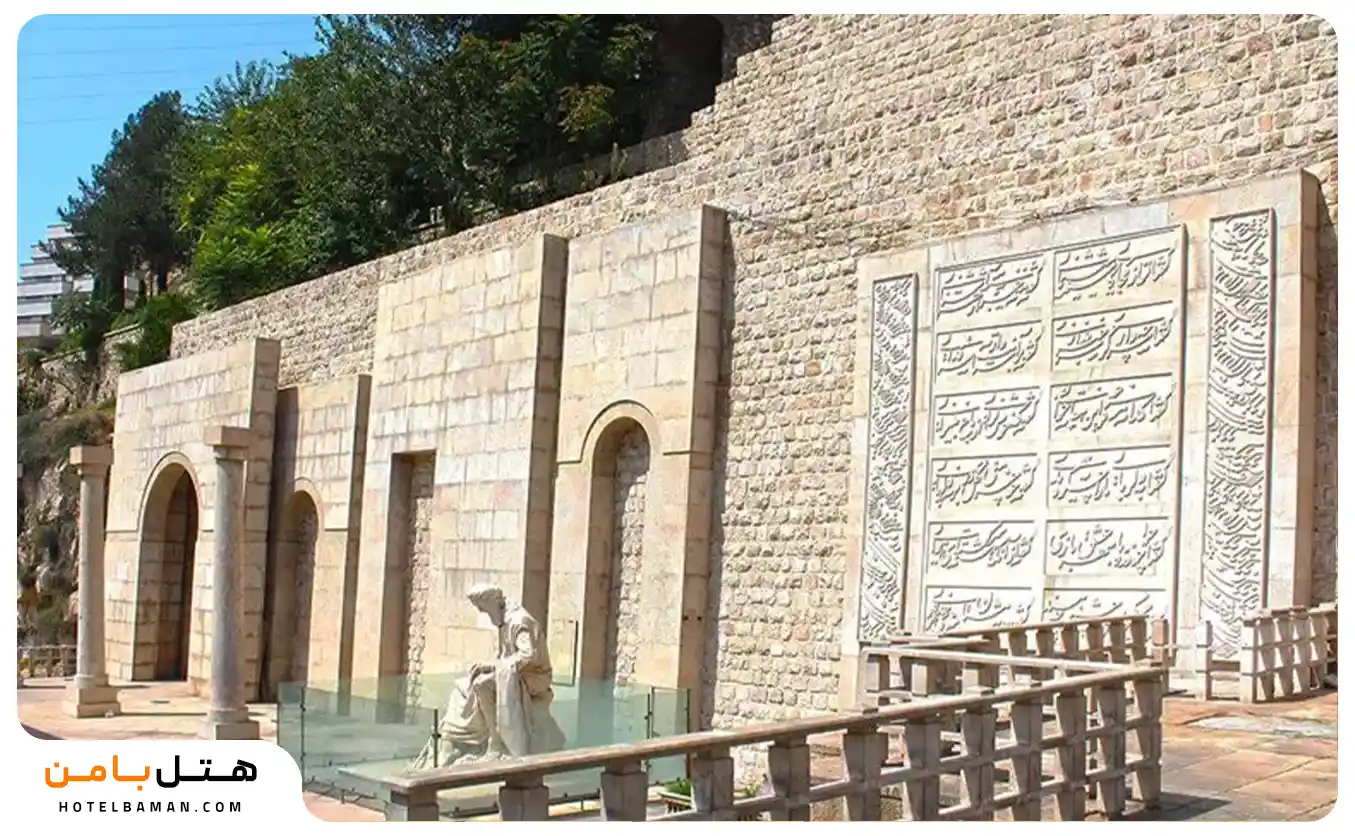 نمایی از آرامگاه خواجوی کرمانی