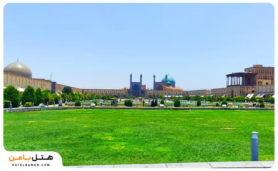 تصویر نمای بیرونی کاخ عالی قاپو اصفهان