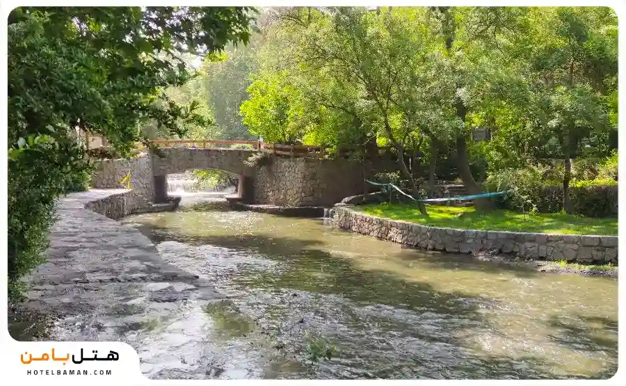 تصویر باغ وکیل آباد در تابستان