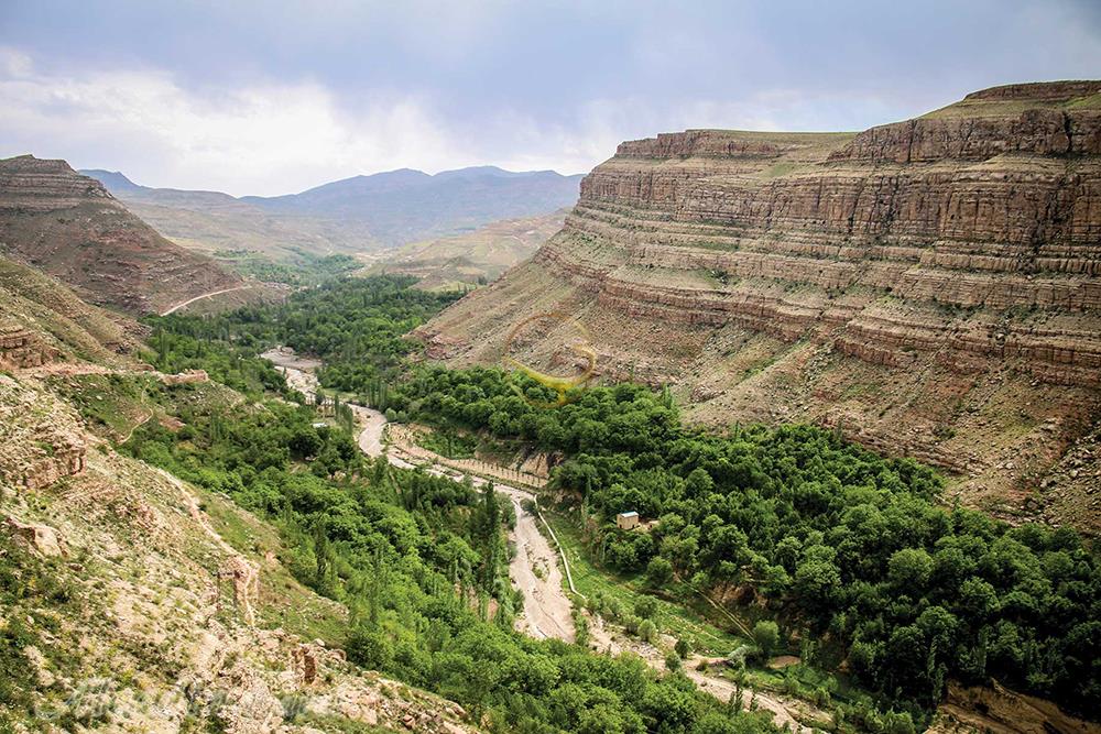 عکس دره بازخانه و چشمه کانیبید